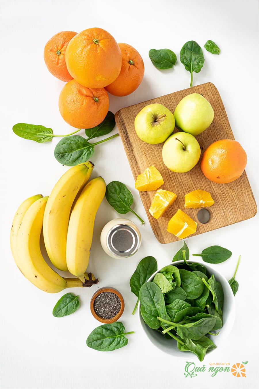 Chuẩn bị nguyên liệu gồm trái cây và rau xanh để làm sinh tố