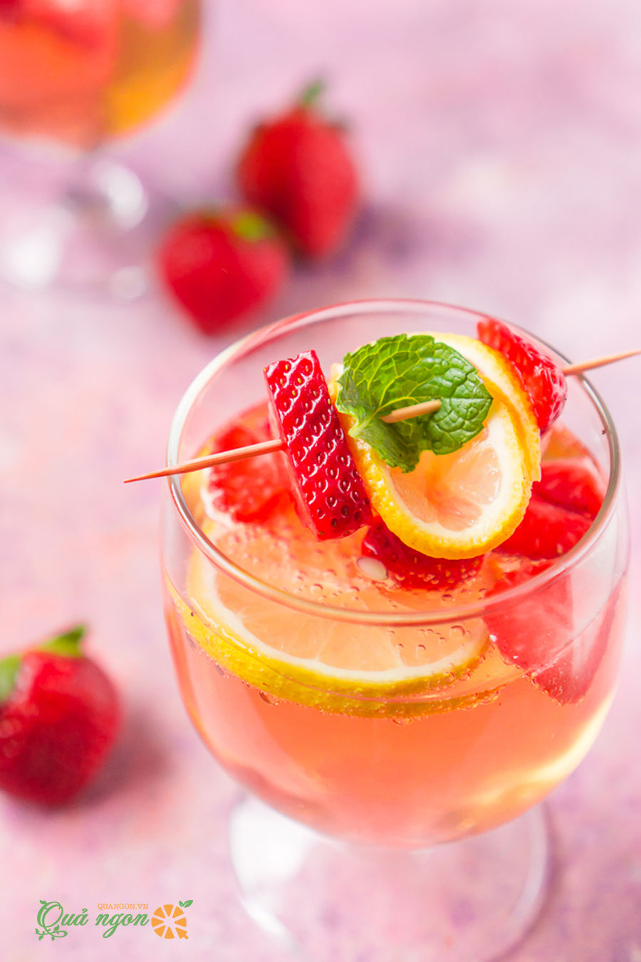 Công thức làm cocktail Spritzer dâu tây