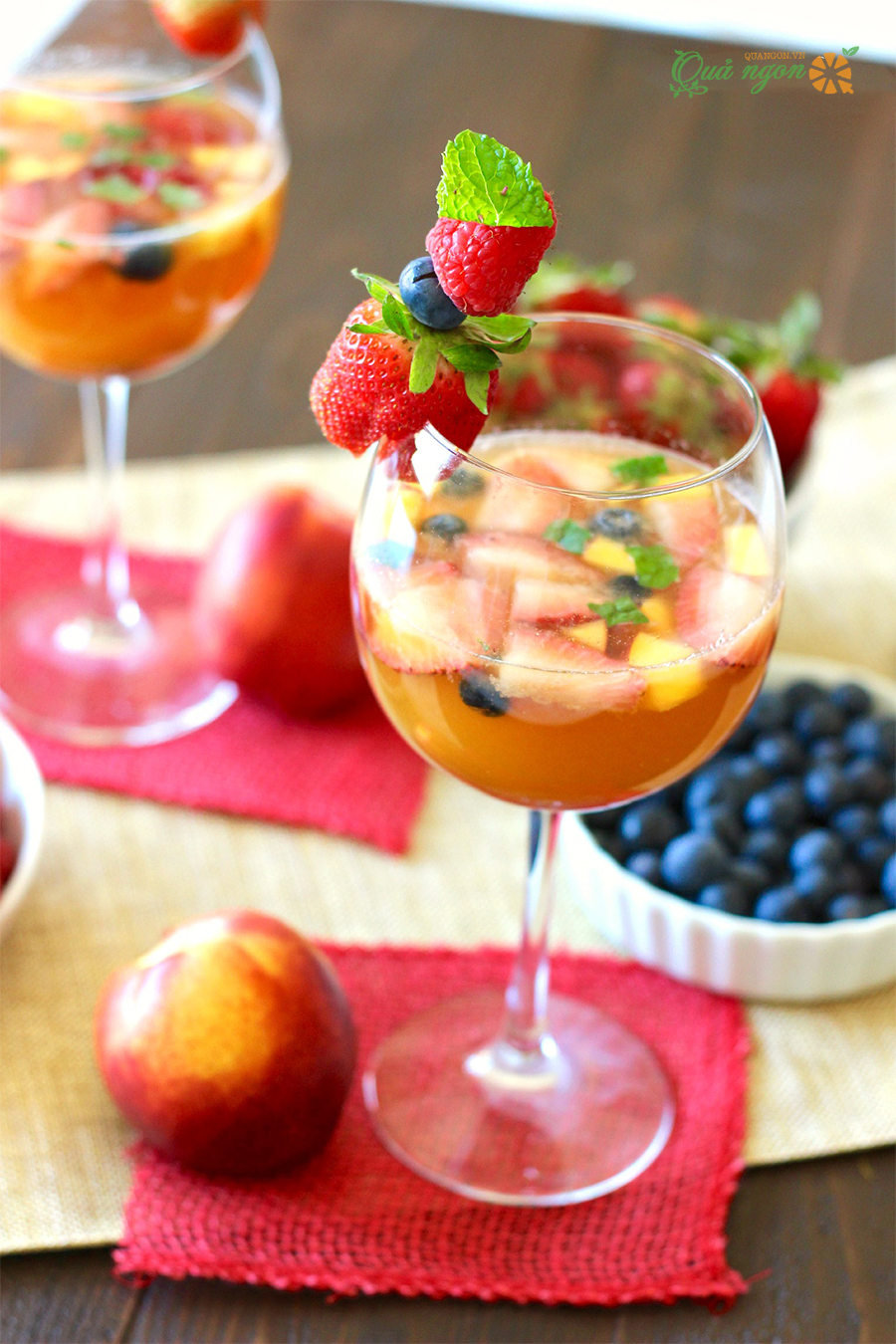 Cocktail sangria trái cây 