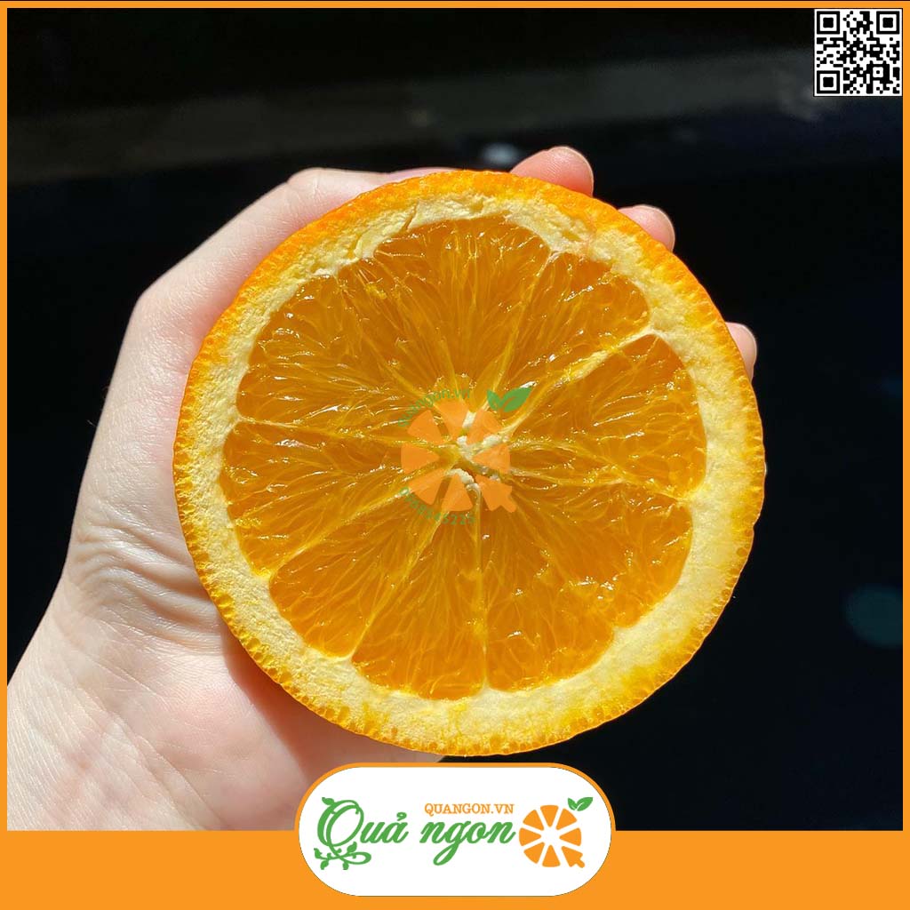 Ruột của cam có màu vàng tươi, mùi vị thơm và không có hạt