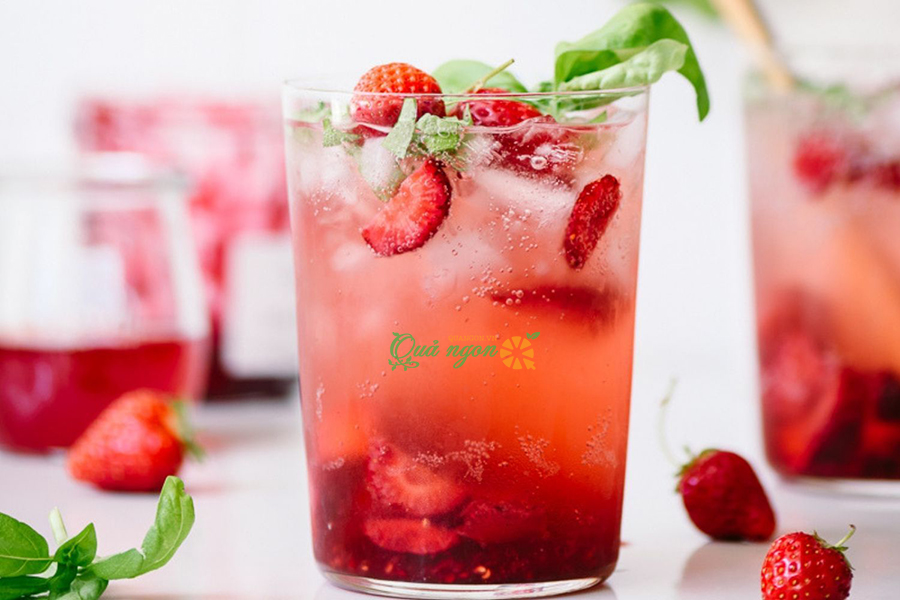 Cách pha chế Soda dâu tây húng quế - Strawberry Basil Soda