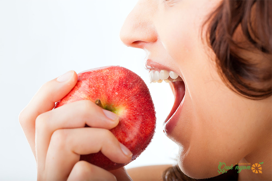 Trung bình một người có thể ăn từ một đến hai quả táo trong một ngày