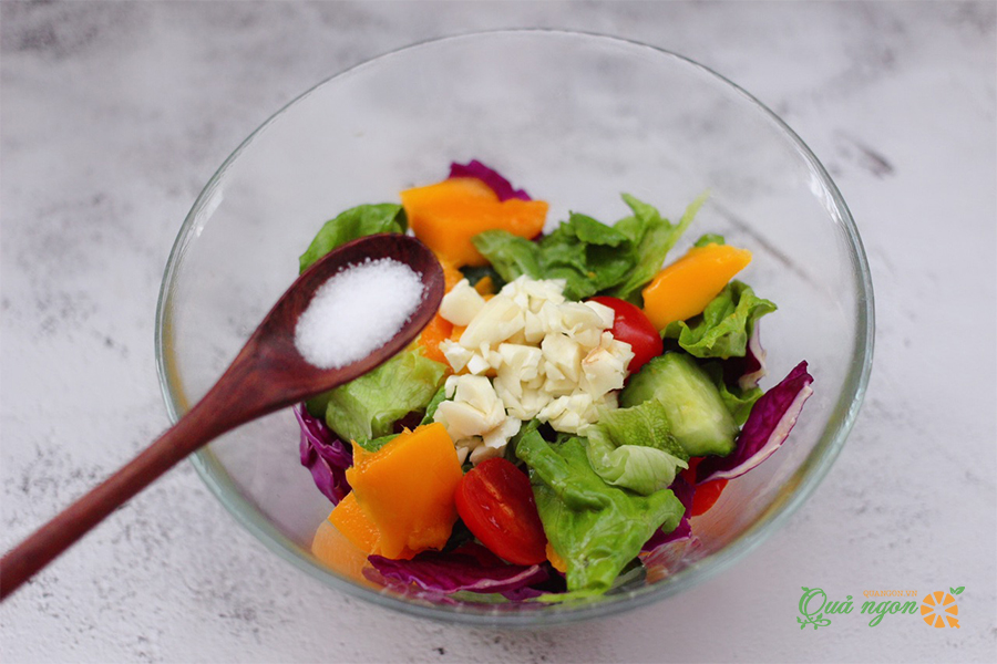 Cách làm salad tỏi với rau và trái cây