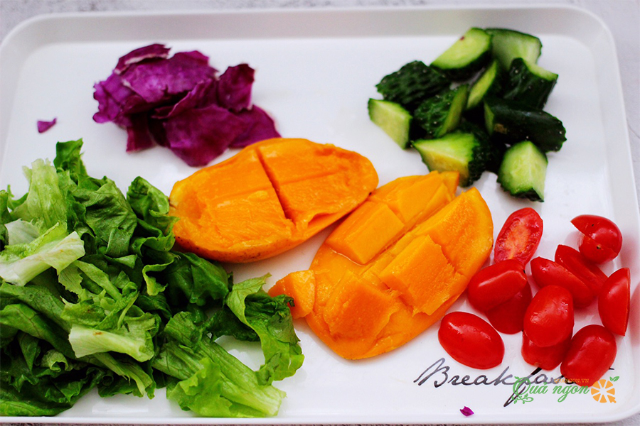 Cách làm salad tỏi với rau và trái cây 