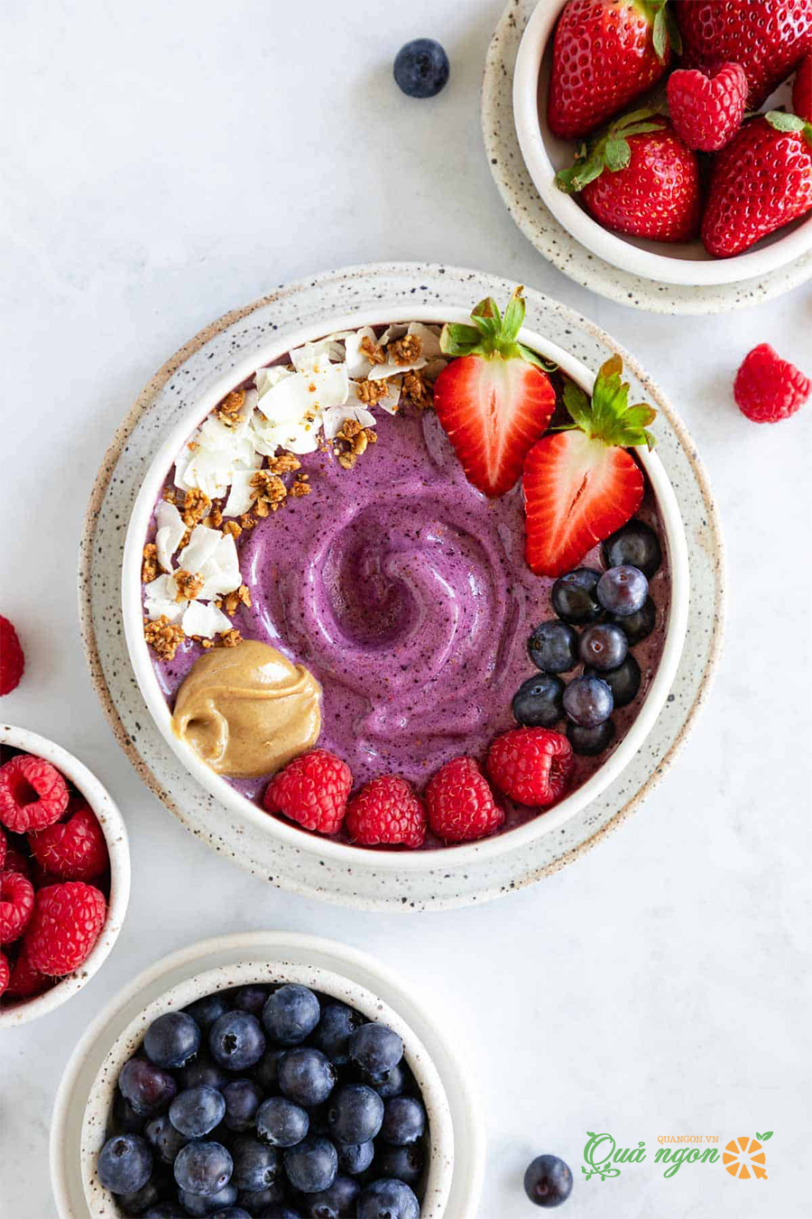 Cách làm bát sinh tố Berry cho bữa sáng healthy