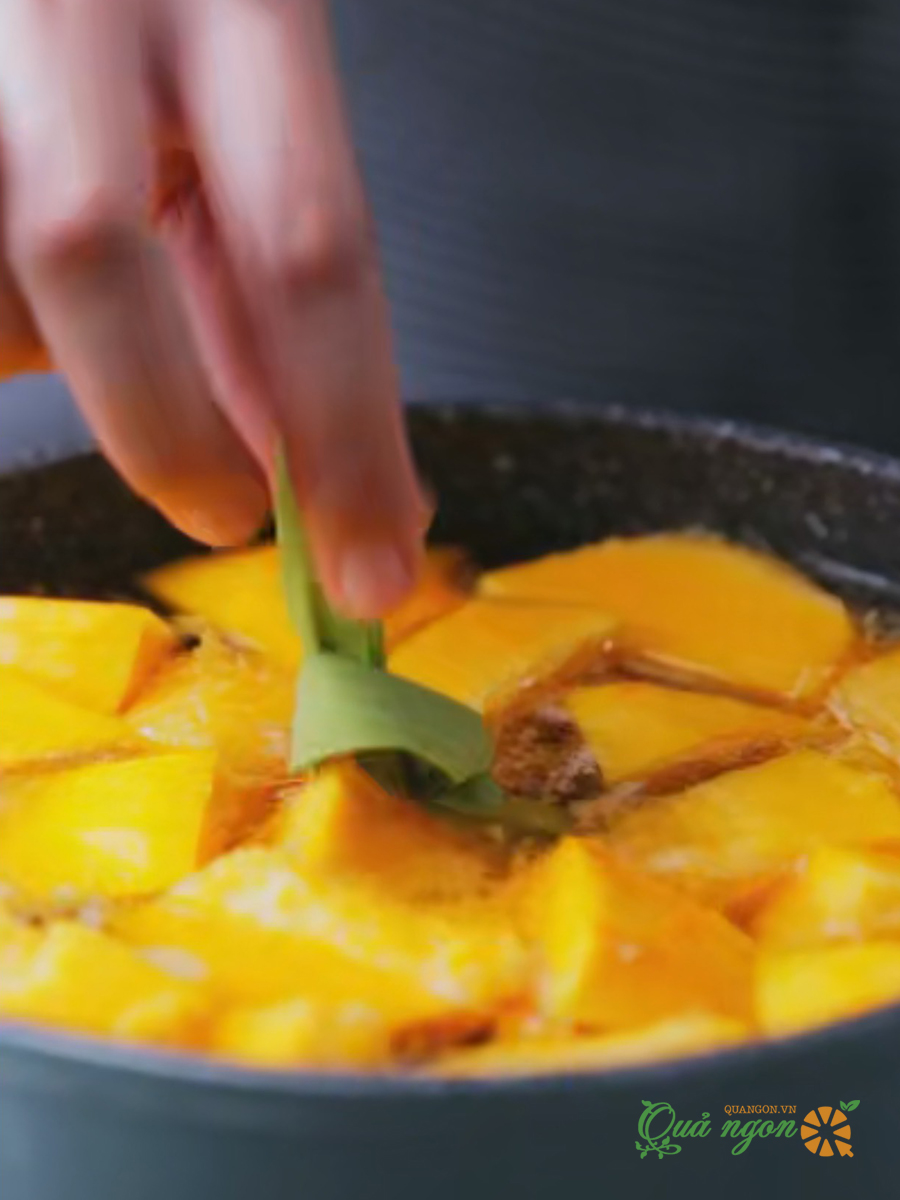 Các bước nấu chè bí đỏ nước cốt dừa chi tiết nhất