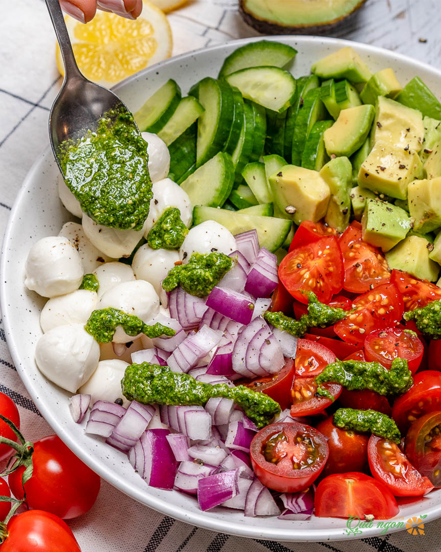 Công thức salad bơ cà chua kiểu Ý tốt cho sức khỏe