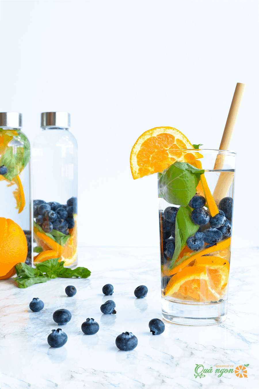 Công thức nước detox với việt quất, cam và basil